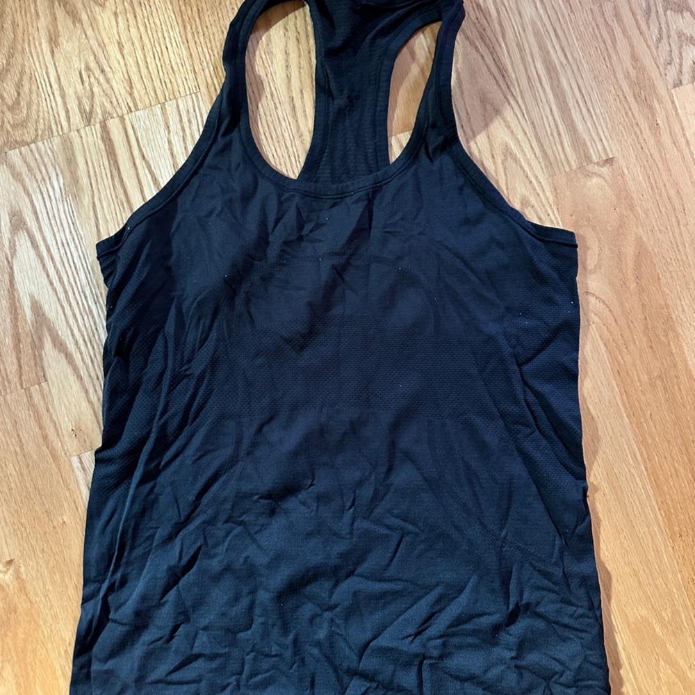 Black Lululemon tank